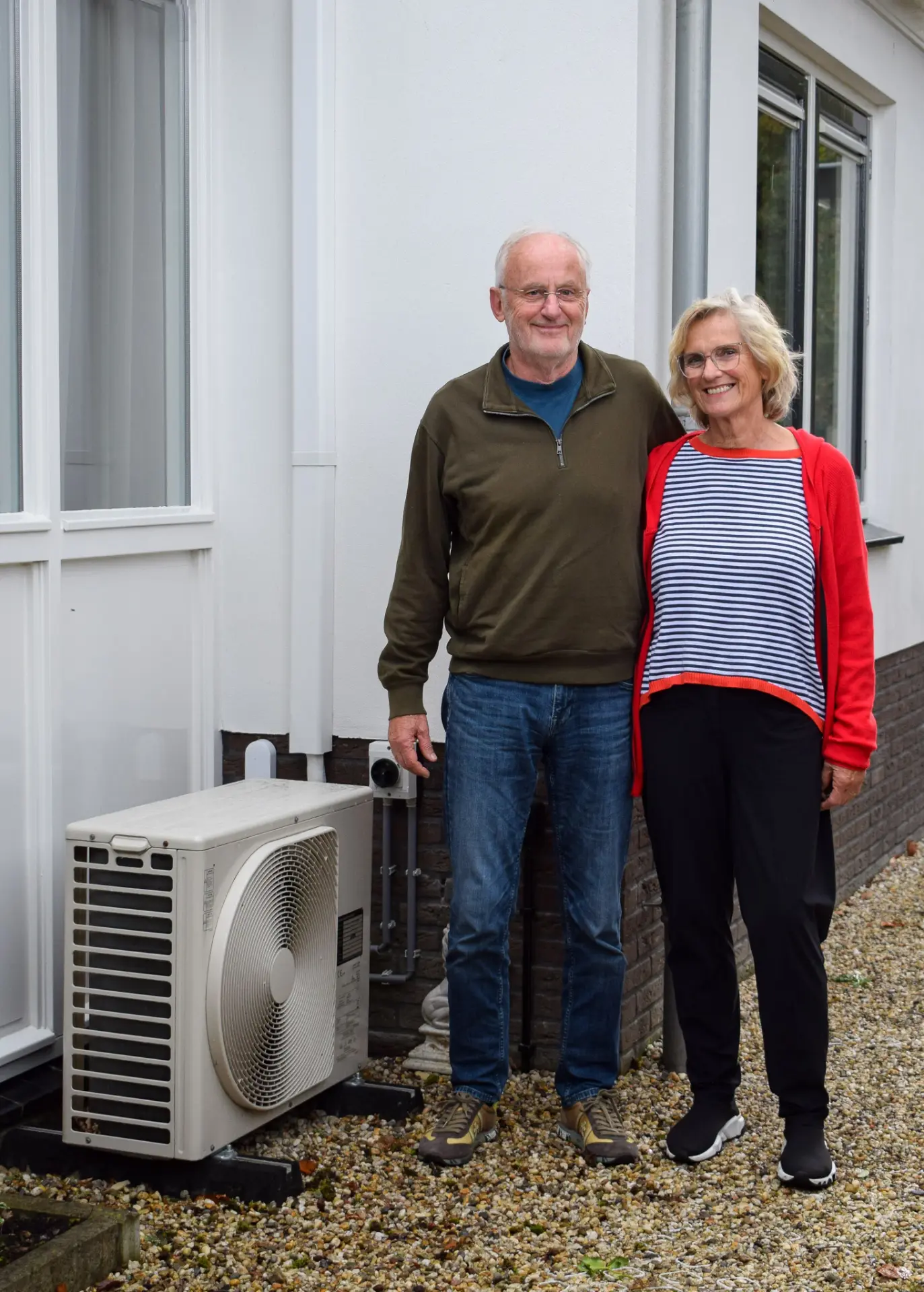 Familie Prinsen bij hun installatie van Warmland